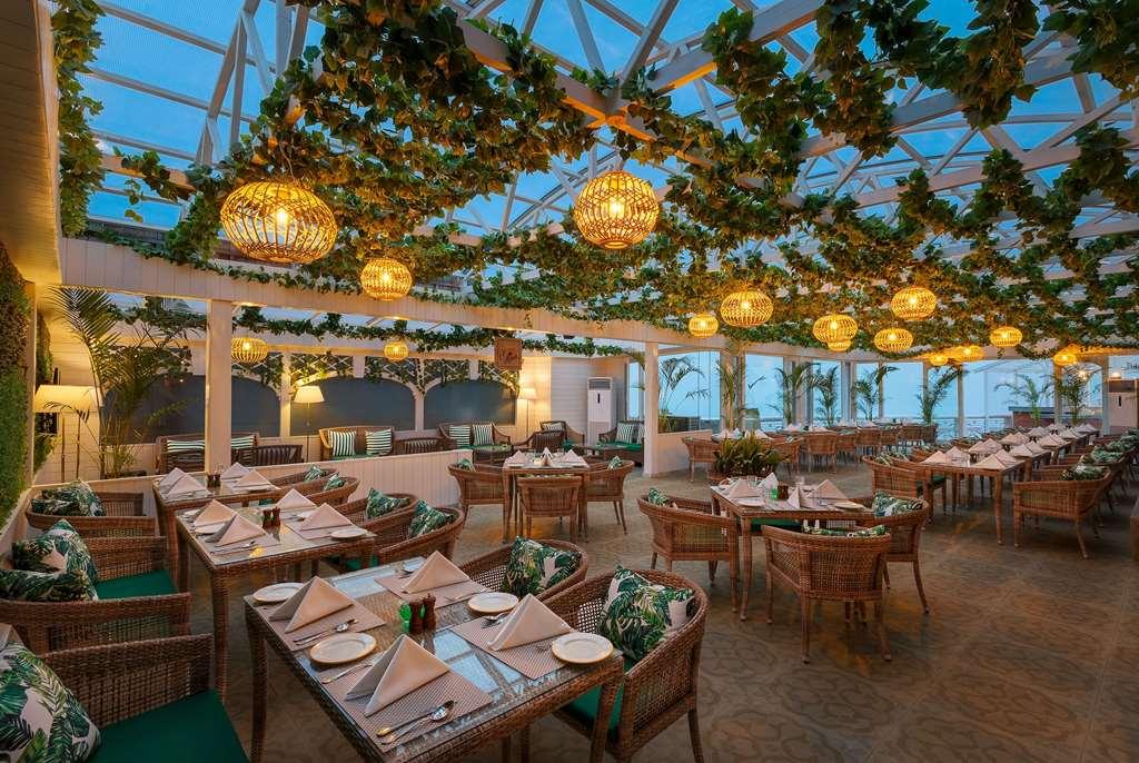 Ramada By Wyndham Mussoorie Mall Road Ресторант снимка
