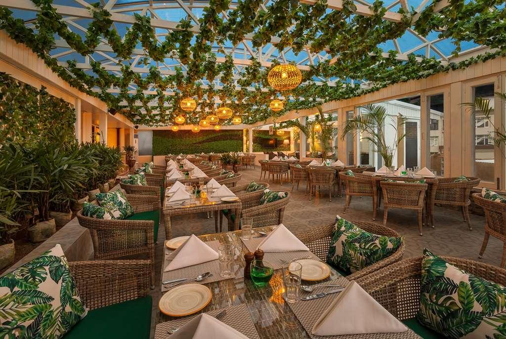Ramada By Wyndham Mussoorie Mall Road Ресторант снимка
