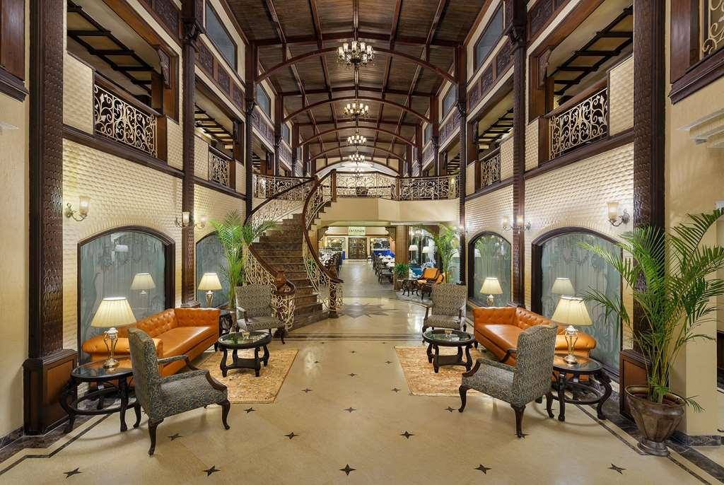 Ramada By Wyndham Mussoorie Mall Road Интериор снимка