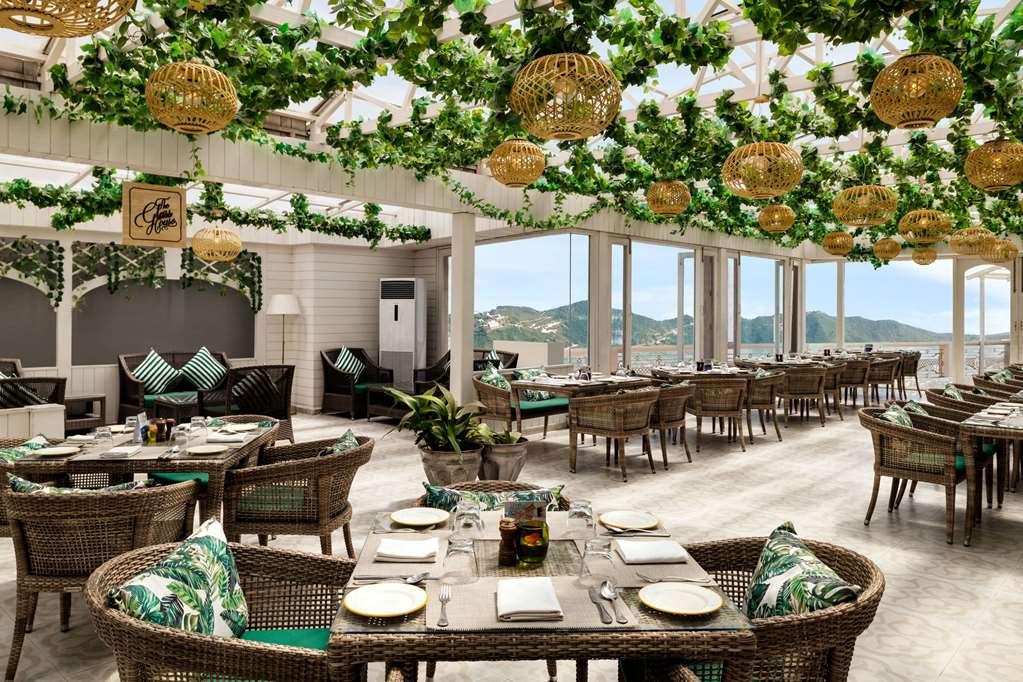 Ramada By Wyndham Mussoorie Mall Road Ресторант снимка