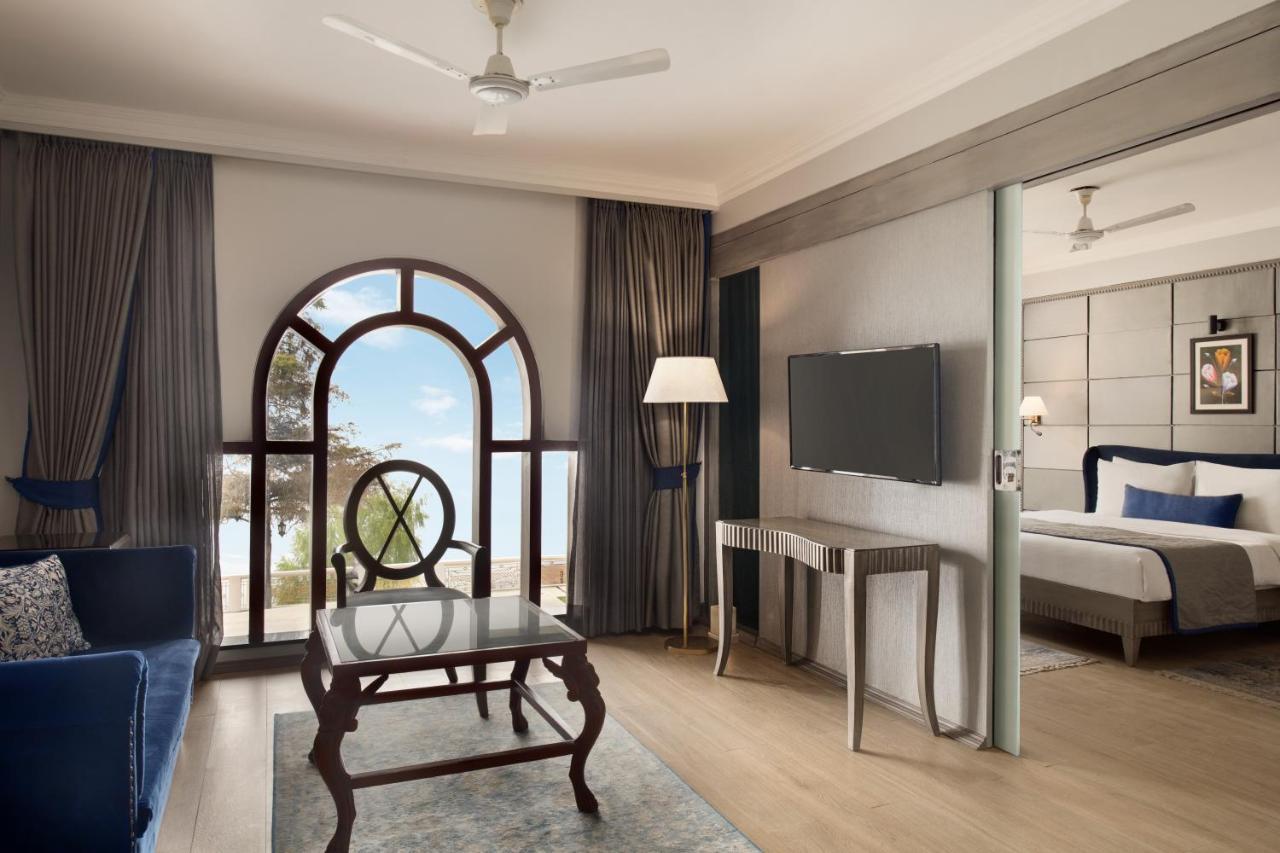 Ramada By Wyndham Mussoorie Mall Road Екстериор снимка