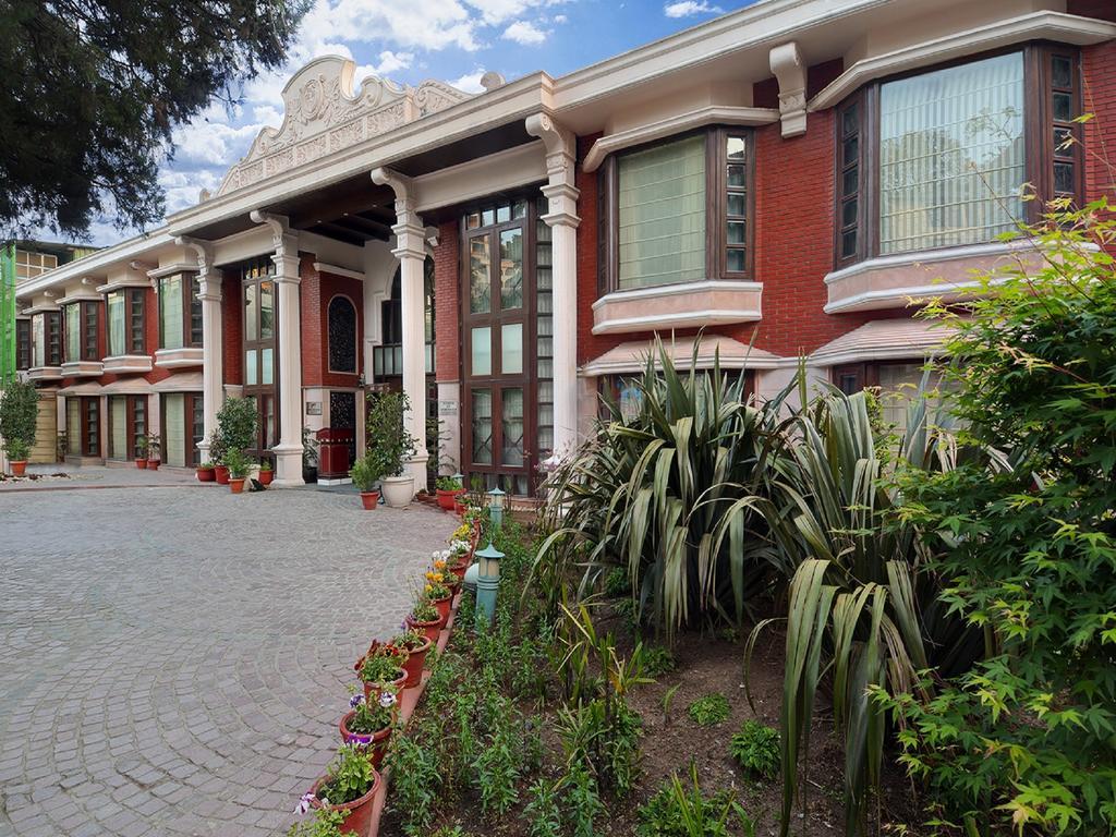 Ramada By Wyndham Mussoorie Mall Road Екстериор снимка