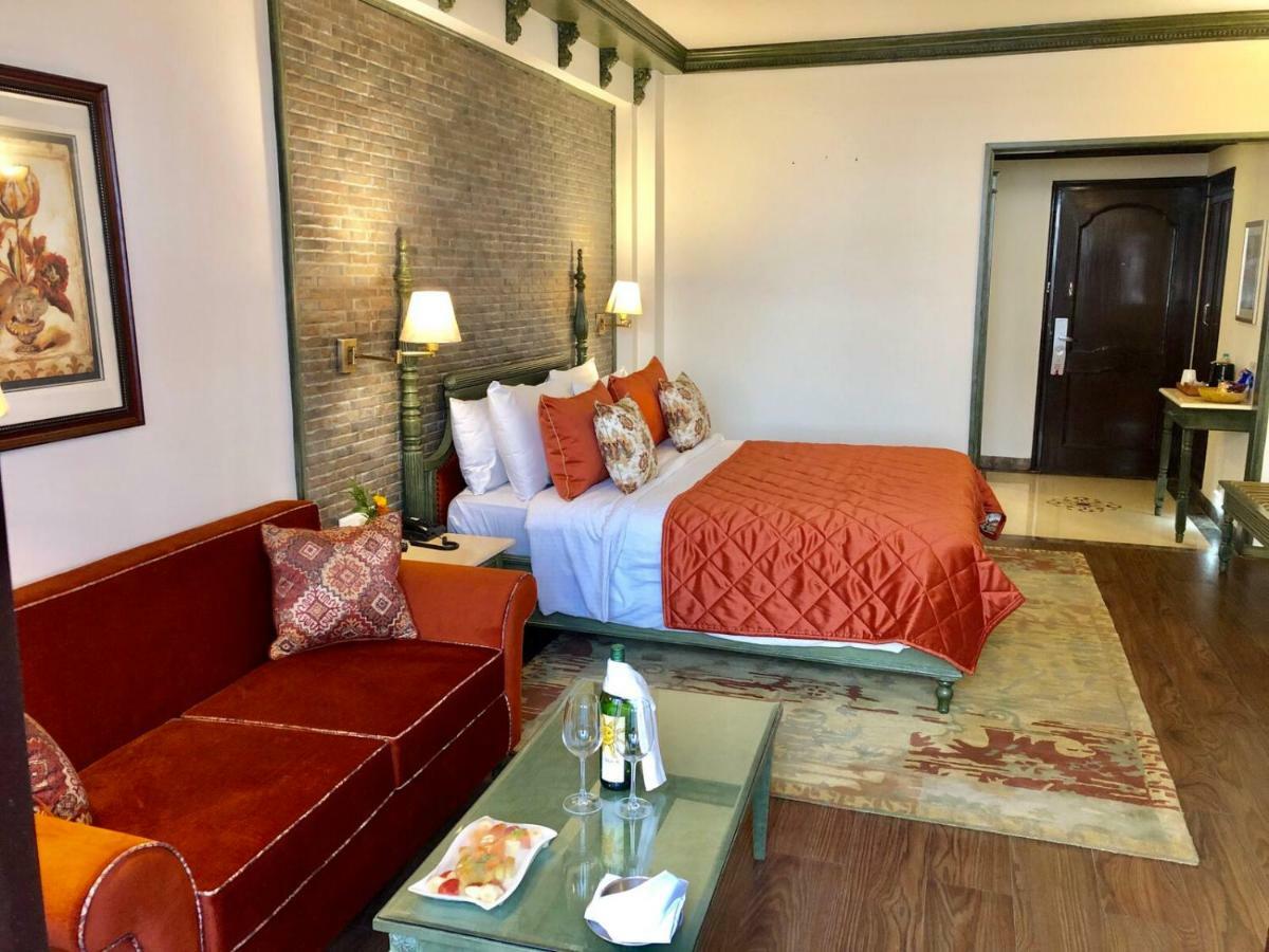 Ramada By Wyndham Mussoorie Mall Road Екстериор снимка